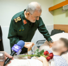 عیادت فرمانده کل سپاه از مجروحان حوادث تروریستی اخیر