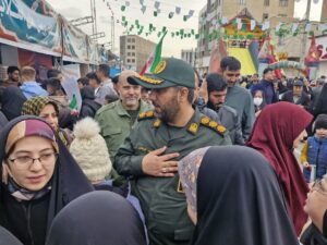 حضور مسئولان در صف نخست مردم؛ تجلی همدلی و مسئولیت‌پذیری