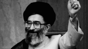 شعر قاسم صرافان برای مشت گره کرده رهبر شهید