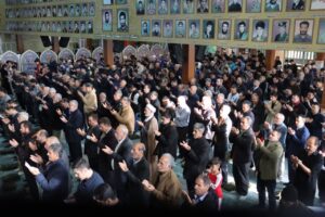 تجلی بندگی در بهار طبیعت؛ طنین اقامه نماز عید فطر در ماهدشت